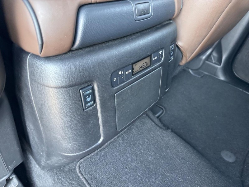 Nissan Armada Vehicle Full-screen Gallery Image 16
