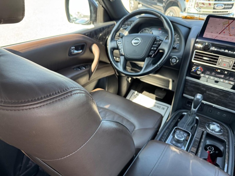 Nissan Armada Vehicle Full-screen Gallery Image 18