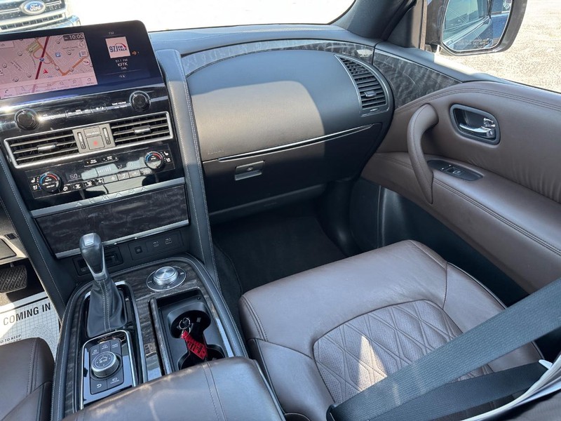 Nissan Armada Vehicle Full-screen Gallery Image 20