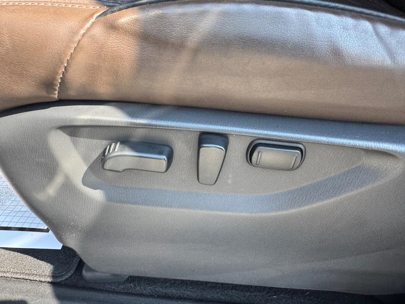Nissan Armada Vehicle Full-screen Gallery Image 21