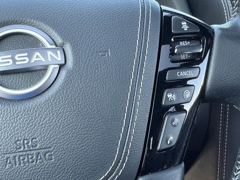 Nissan Armada Vehicle Full-screen Gallery Image 26