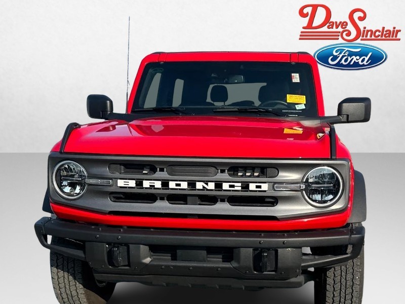 Ford Bronco Vehicle Full-screen Gallery Image 02