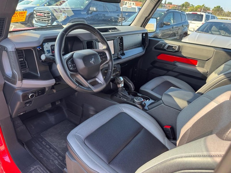 Ford Bronco Vehicle Full-screen Gallery Image 13