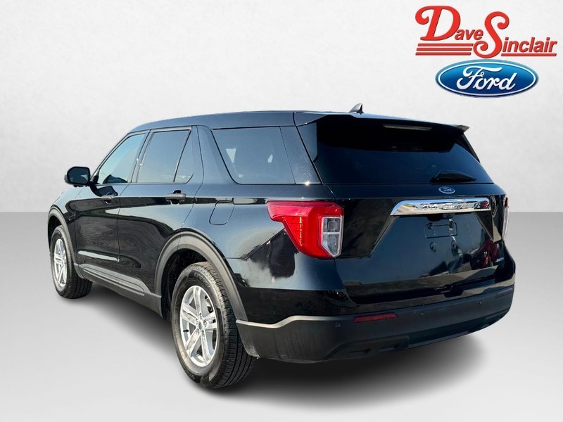 Ford Explorer Vehicle Full-screen Gallery Image 09