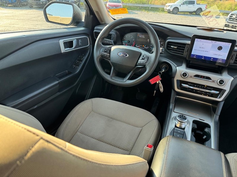 Ford Explorer Vehicle Full-screen Gallery Image 16