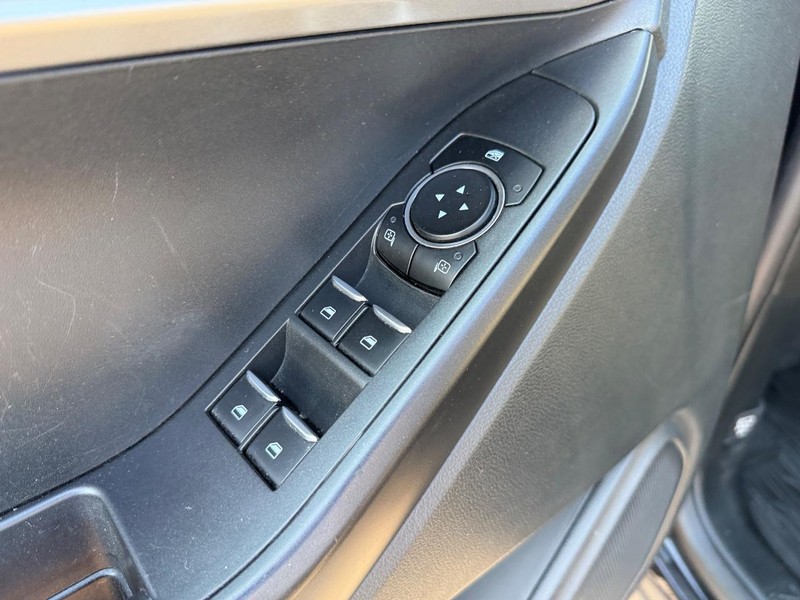 Ford Explorer Vehicle Full-screen Gallery Image 20