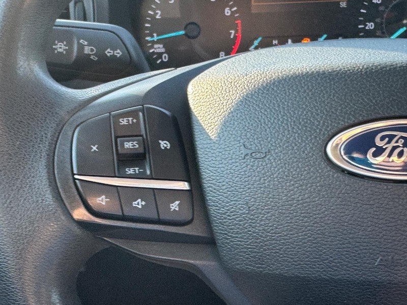 Ford Explorer Vehicle Full-screen Gallery Image 22