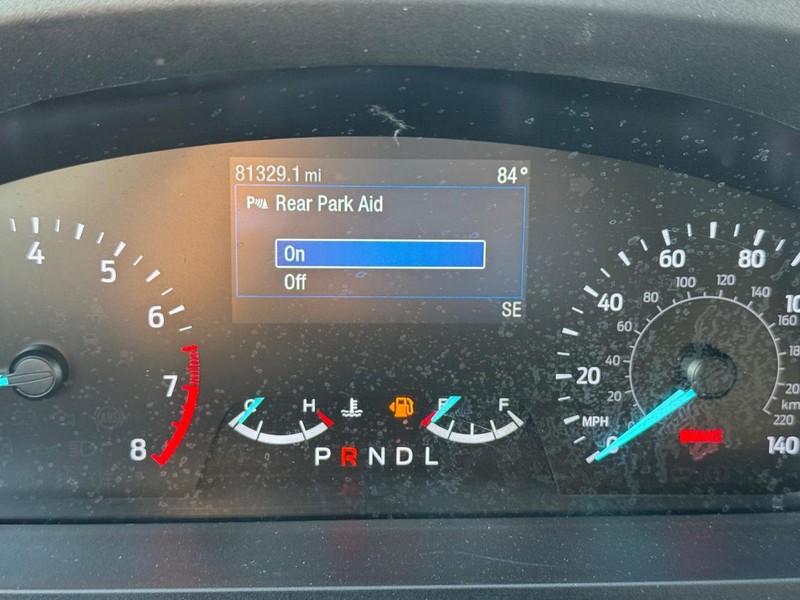 Ford Explorer Vehicle Full-screen Gallery Image 25