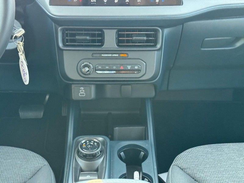 Ford Maverick Vehicle Full-screen Gallery Image 17