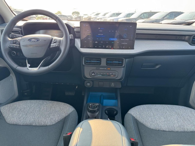Ford Maverick Vehicle Full-screen Gallery Image 14