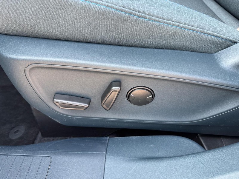 Ford Maverick Vehicle Full-screen Gallery Image 18
