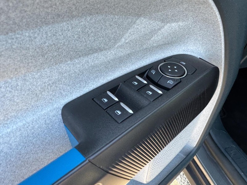 Ford Maverick Vehicle Full-screen Gallery Image 19