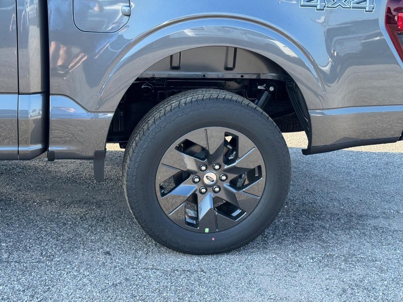 Ford F-150 Vehicle Full-screen Gallery Image 11