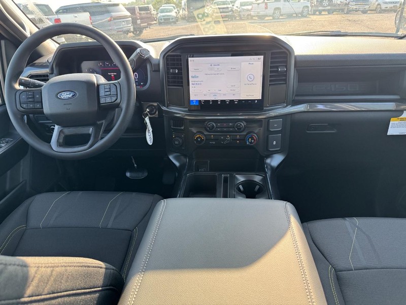 Ford F-150 Vehicle Full-screen Gallery Image 14