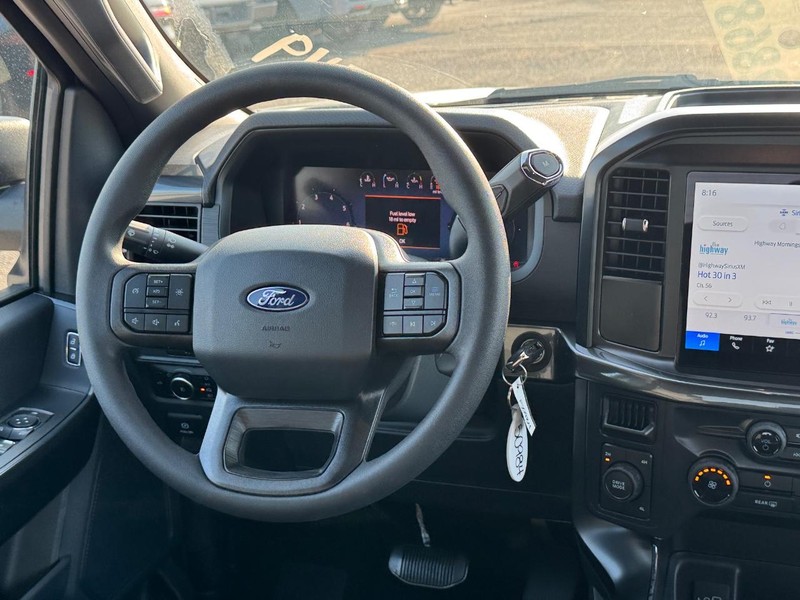 Ford F-150 Vehicle Full-screen Gallery Image 15
