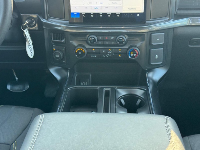Ford F-150 Vehicle Full-screen Gallery Image 17