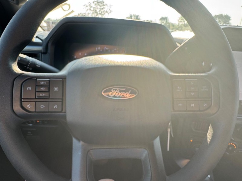 Ford F-150 Vehicle Full-screen Gallery Image 20