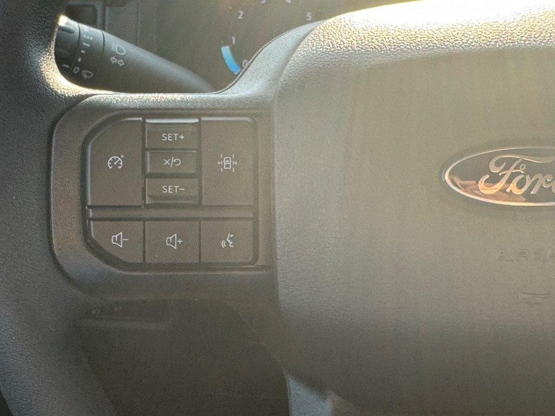 Ford F-150 Vehicle Full-screen Gallery Image 21