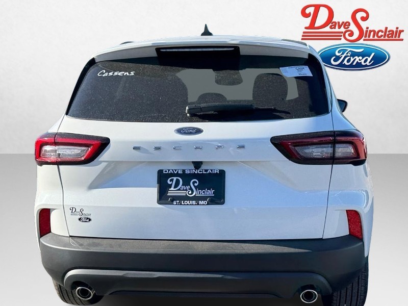 Ford Escape Vehicle Full-screen Gallery Image 08