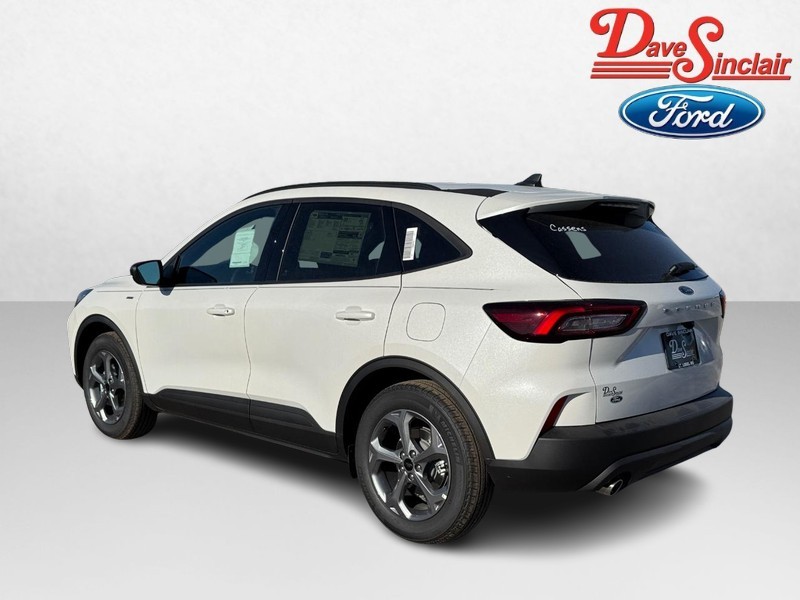 Ford Escape Vehicle Full-screen Gallery Image 09