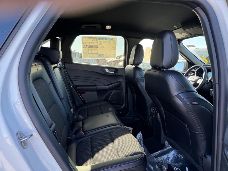 Ford Escape Vehicle Full-screen Gallery Image 13