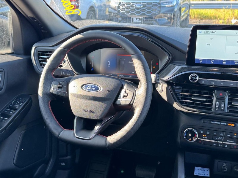 Ford Escape Vehicle Full-screen Gallery Image 15