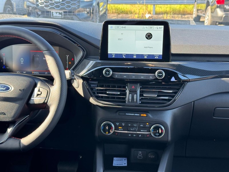 Ford Escape Vehicle Full-screen Gallery Image 16