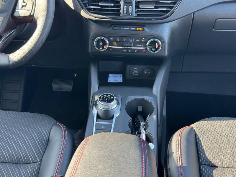 Ford Escape Vehicle Full-screen Gallery Image 17