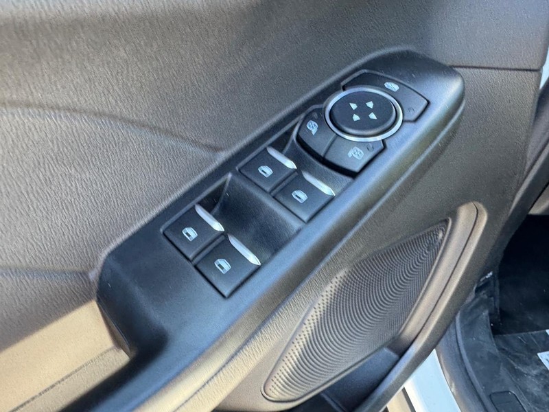 Ford Escape Vehicle Full-screen Gallery Image 19