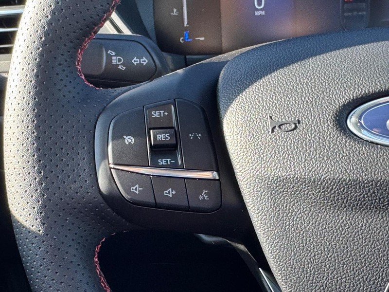 Ford Escape Vehicle Full-screen Gallery Image 21