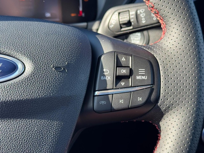 Ford Escape Vehicle Full-screen Gallery Image 22