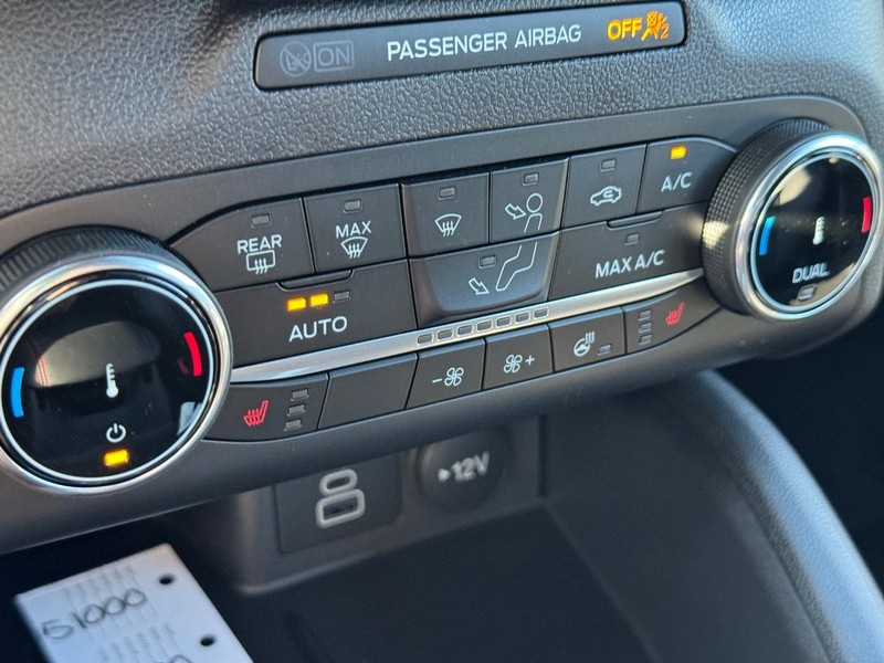 Ford Escape Vehicle Full-screen Gallery Image 23