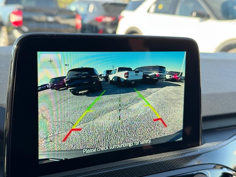 Ford Escape Vehicle Full-screen Gallery Image 24