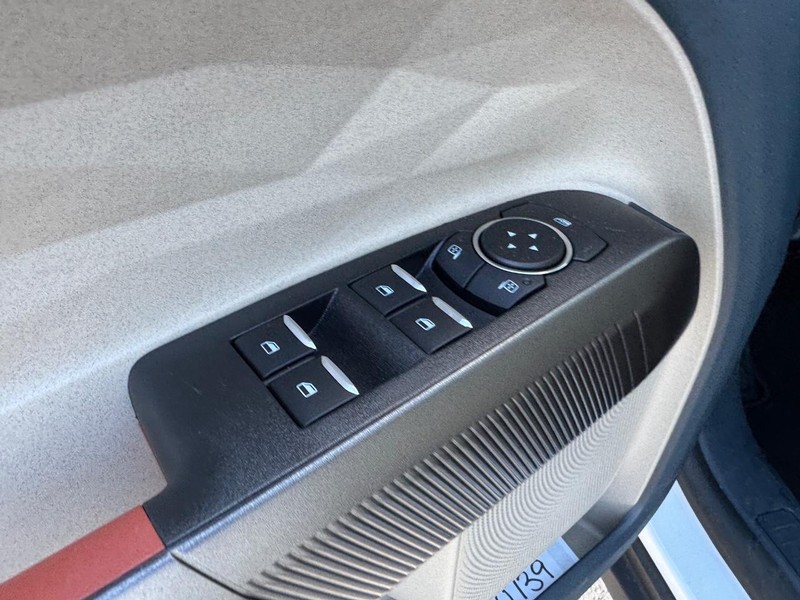 Ford Maverick Vehicle Full-screen Gallery Image 19