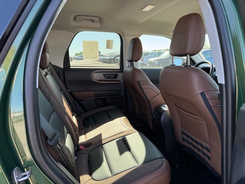 Ford Bronco Sport Vehicle Full-screen Gallery Image 12