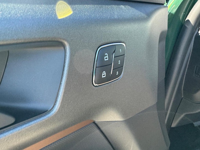 Ford Bronco Sport Vehicle Full-screen Gallery Image 20