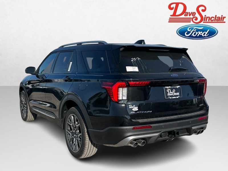 Ford Explorer Vehicle Full-screen Gallery Image 09