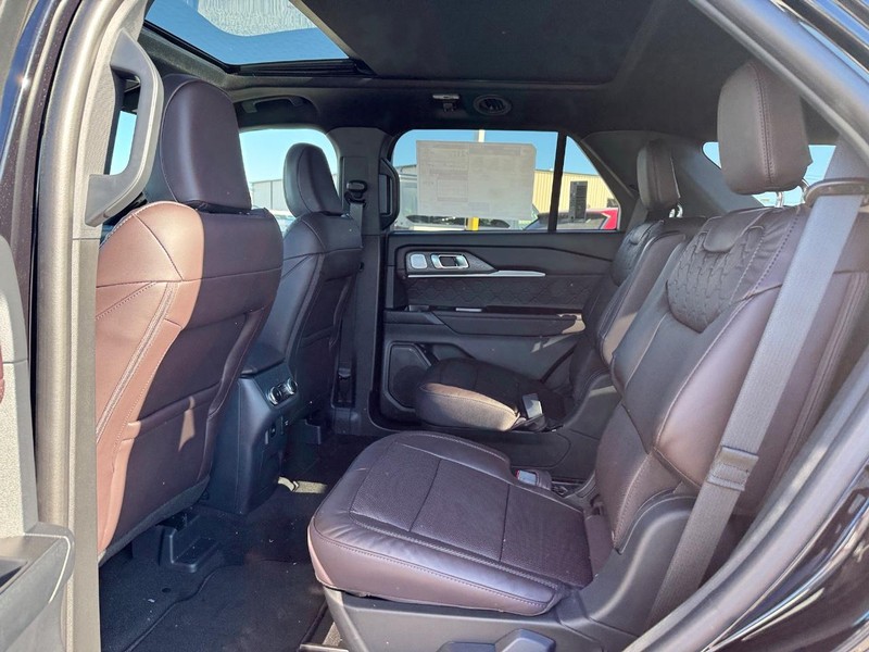 Ford Explorer Vehicle Full-screen Gallery Image 12