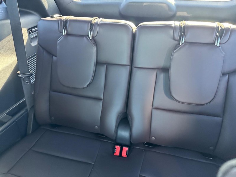 Ford Explorer Vehicle Full-screen Gallery Image 15
