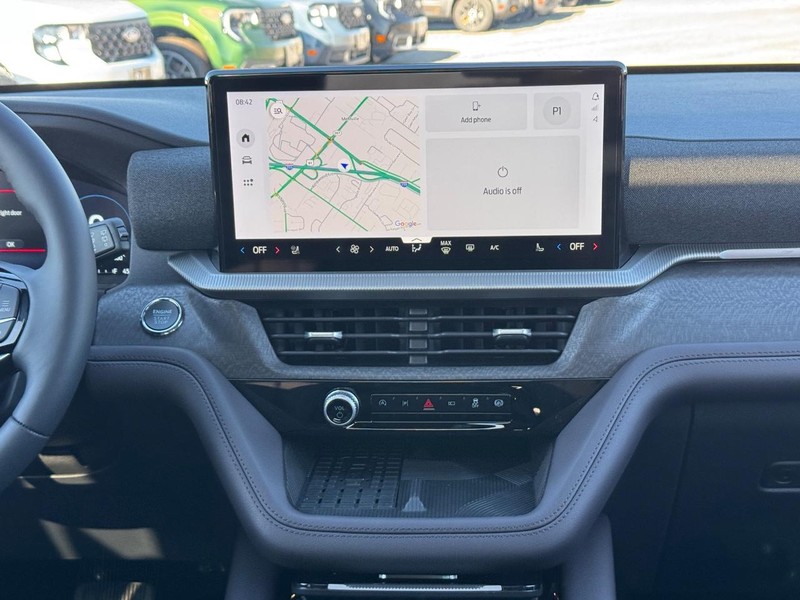 Ford Explorer Vehicle Full-screen Gallery Image 18