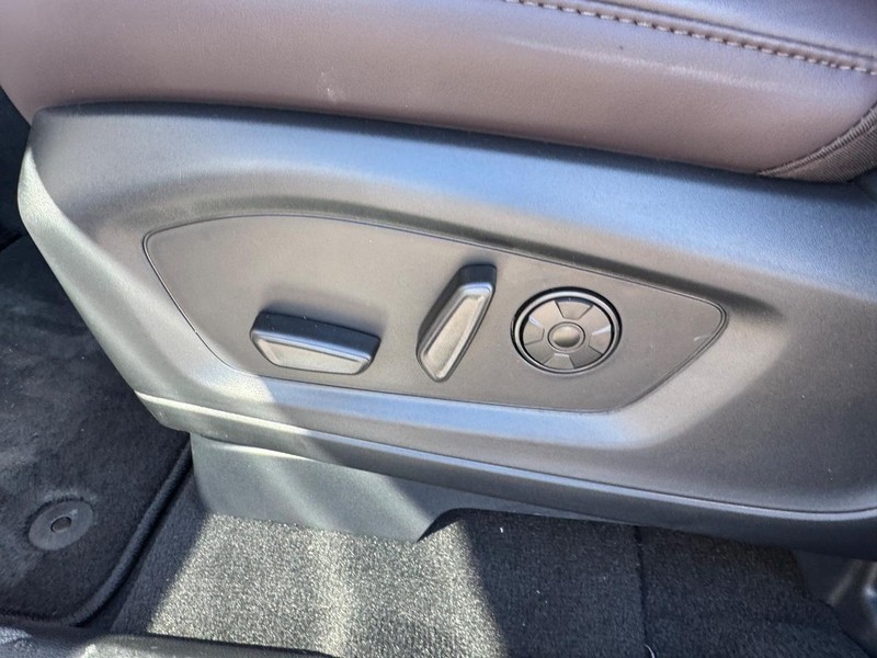 Ford Explorer Vehicle Full-screen Gallery Image 20