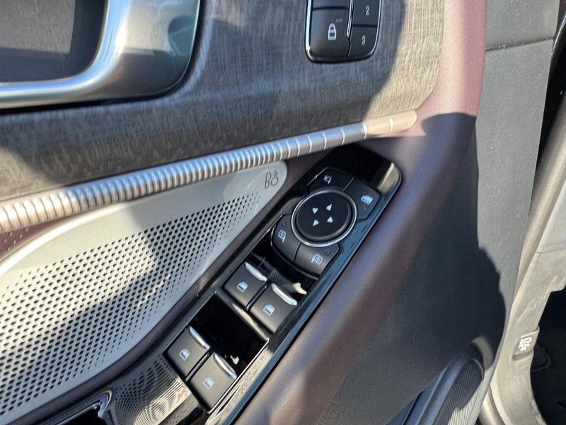 Ford Explorer Vehicle Full-screen Gallery Image 21