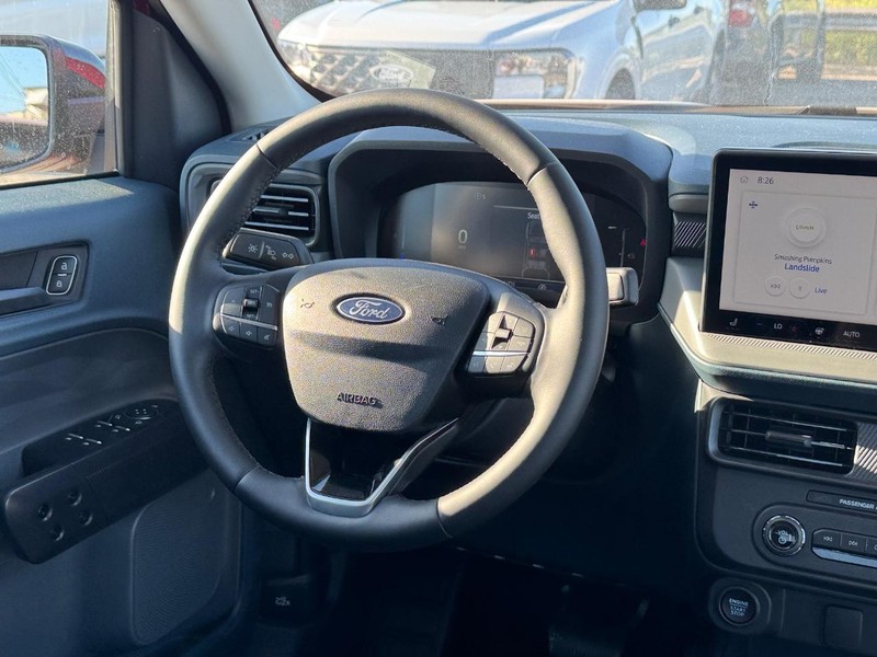 Ford Maverick Vehicle Full-screen Gallery Image 16