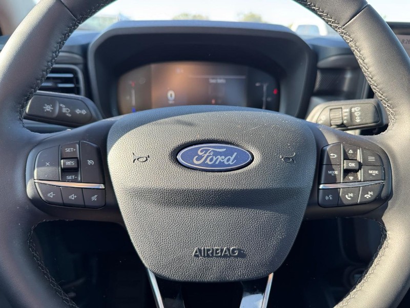 Ford Maverick Vehicle Full-screen Gallery Image 21