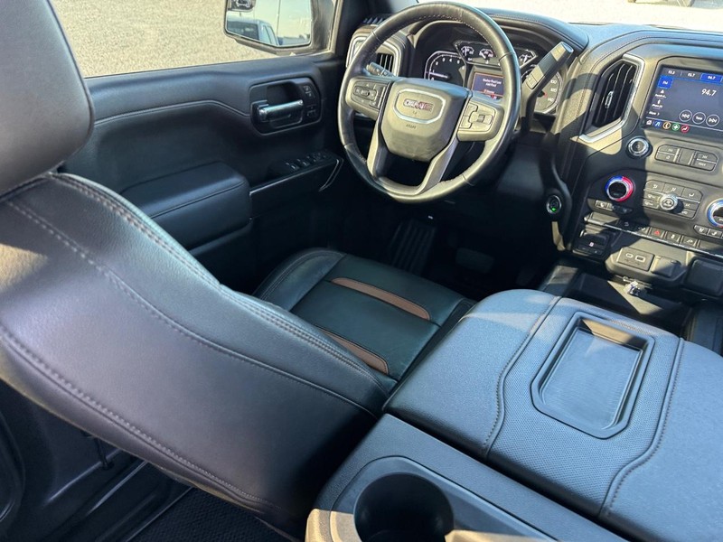 GMC Sierra 1500 Vehicle Full-screen Gallery Image 14