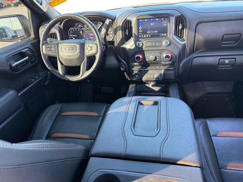 GMC Sierra 1500 Vehicle Full-screen Gallery Image 15