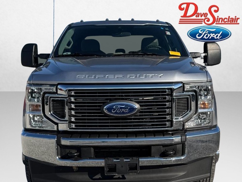 Ford Super Duty F-350 DRW Vehicle Full-screen Gallery Image 02