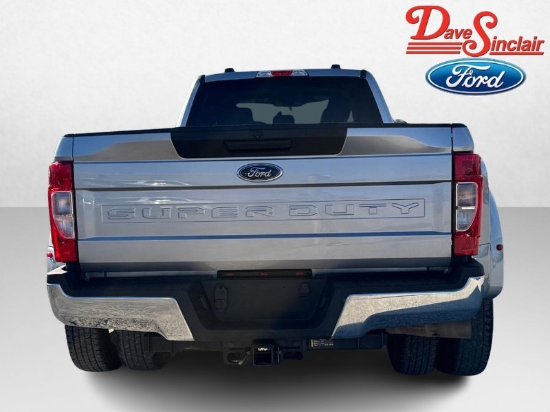 Ford Super Duty F-350 DRW Vehicle Full-screen Gallery Image 08