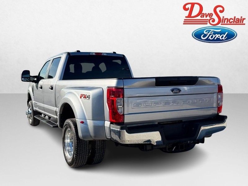 Ford Super Duty F-350 DRW Vehicle Full-screen Gallery Image 09