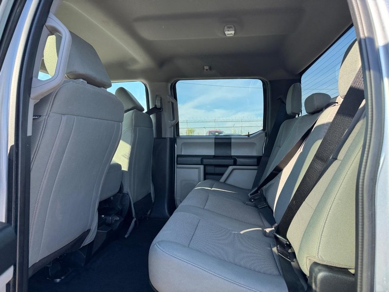 Ford Super Duty F-350 DRW Vehicle Full-screen Gallery Image 12